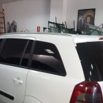 Opel con laminas solares instaladas by Guadaira Glass